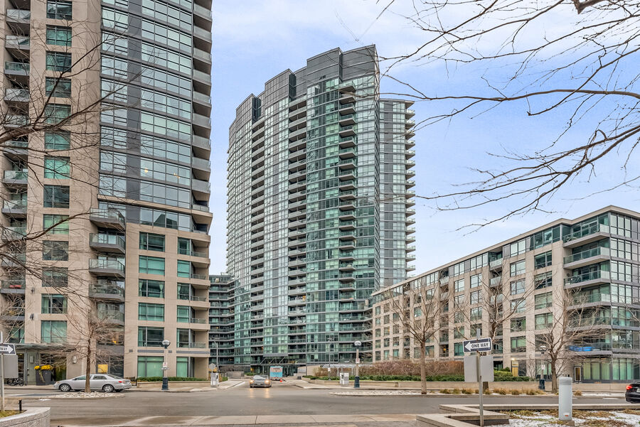 Condo tower at 231 Fort York Blvd, Fort York, Toronto